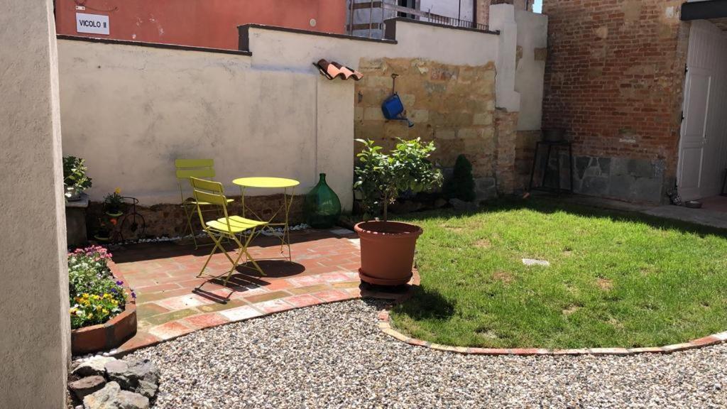 Magalocanda Stanze Sotto Al Castello Montemagno  Экстерьер фото